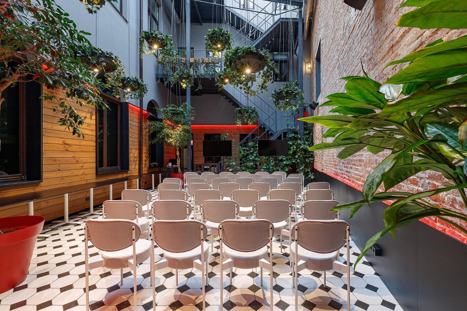 Ferenc Hotel & Restaurant Lviv Exterior photo